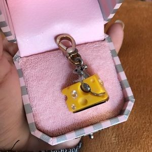 Juicy couture Mouse in cheese